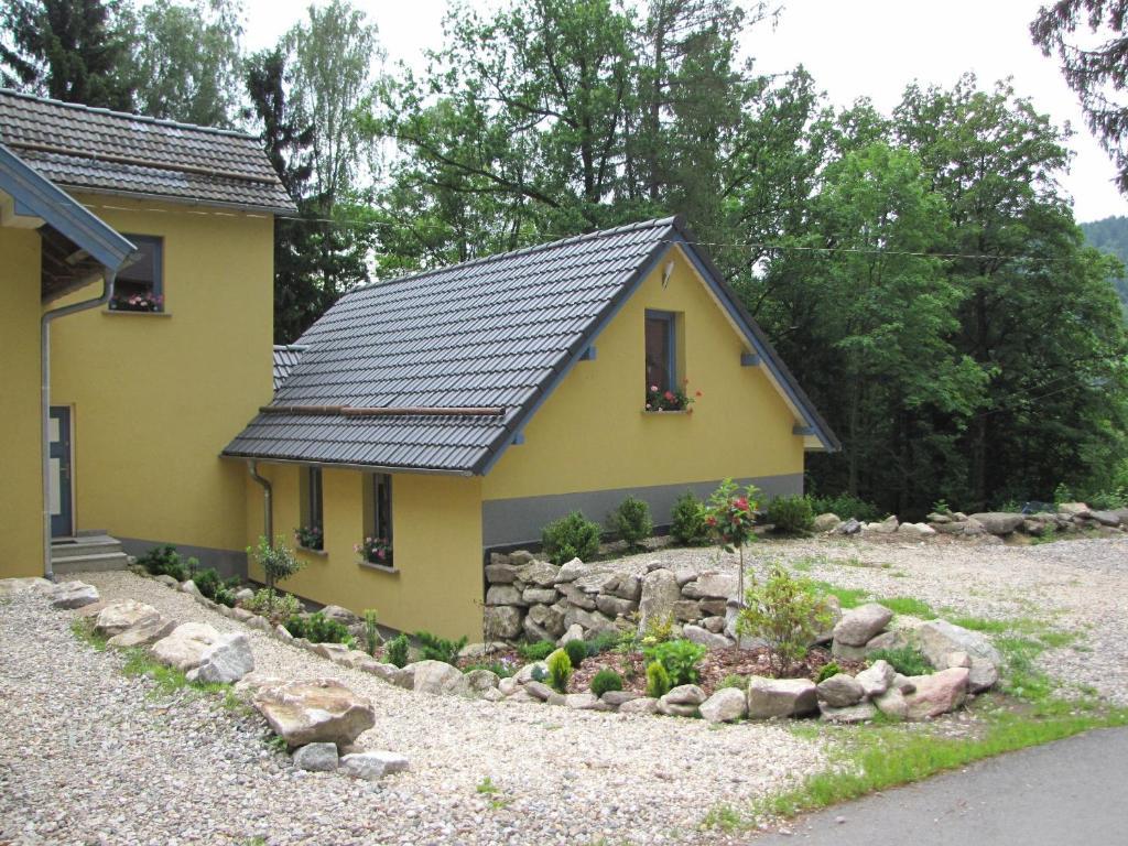 Krokus Apartment Пиецховице Екстериор снимка